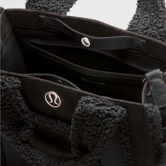 NWT Lululemon tote bag - Picture 3 of 8